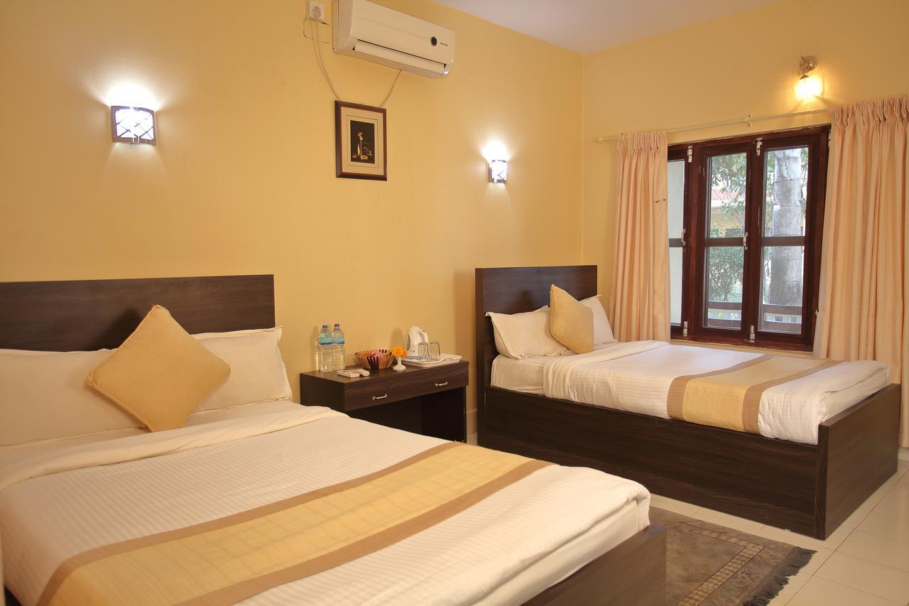 Hotel Rainforest Sauraha Exterior foto